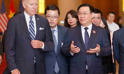 Chủ tịch Quốc hội Vương Đình Huệ trao đổi với Tổng thống Joe Biden sau cuộc hội kiến chiều 11.9. Ảnh: TTXVN