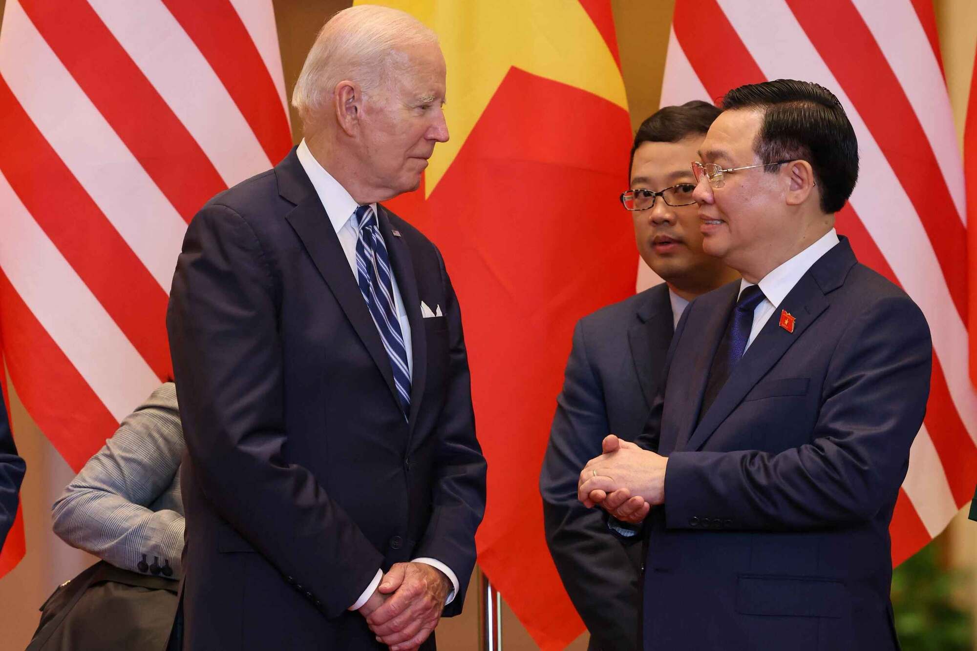  Chủ tịch Quốc hội Vương Đình Huệ bày tỏ vui mừng chào đón Tổng thống Joe Biden là vị Tổng thống Mỹ đầu tiên tới Nhà Quốc hội Việt Nam. Ảnh: Hải Nguyễn
