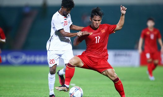 U23 Việt Nam gặp U23 Singapore ở lượt trận cuối vòng loại U23 châu Á 2024. Ảnh: Minh Phong