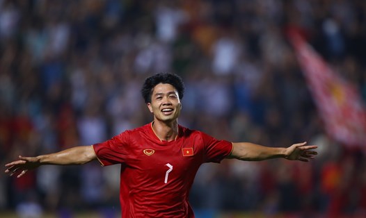 Tiền đạo Công Phượng ghi bàn mở tỉ số cho đội tuyển Việt Nam ở trận gặp Palestine. Ảnh: Minh Dân