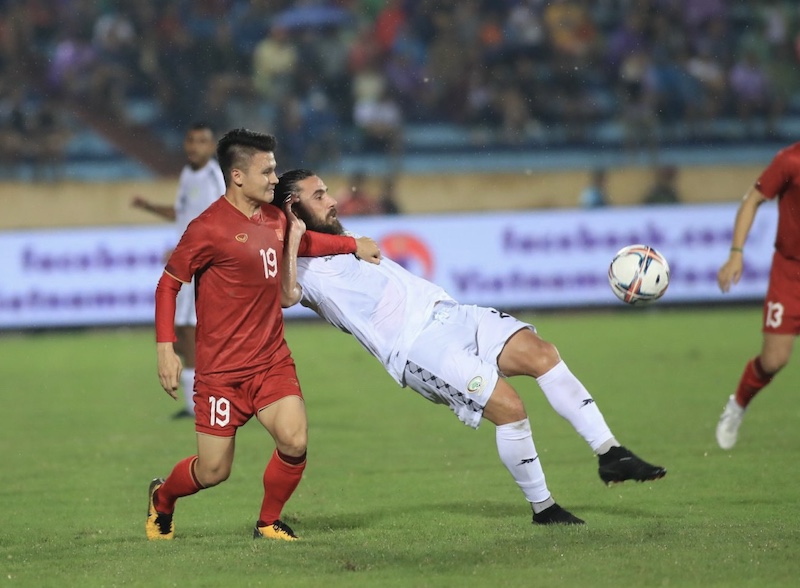 Trong đó, Quang Hải là cầu thủ thi đấu nổi bật với nhiều tình huống đột biến bên cánh phải. Đáng chú ý là pha tạt chuẩn xác cho tiền vệ Hoàng Đức ở phút 21.