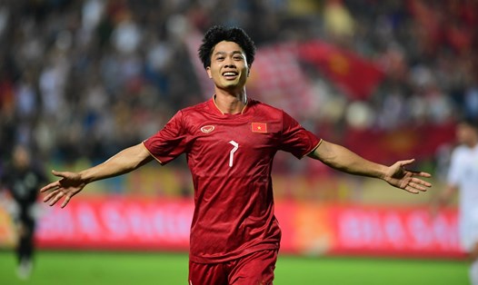 Tiền đạo Công Phượng ghi bàn cho tuyển Việt Nam trong trận đấu với Palestine. Ảnh: Minh Dân