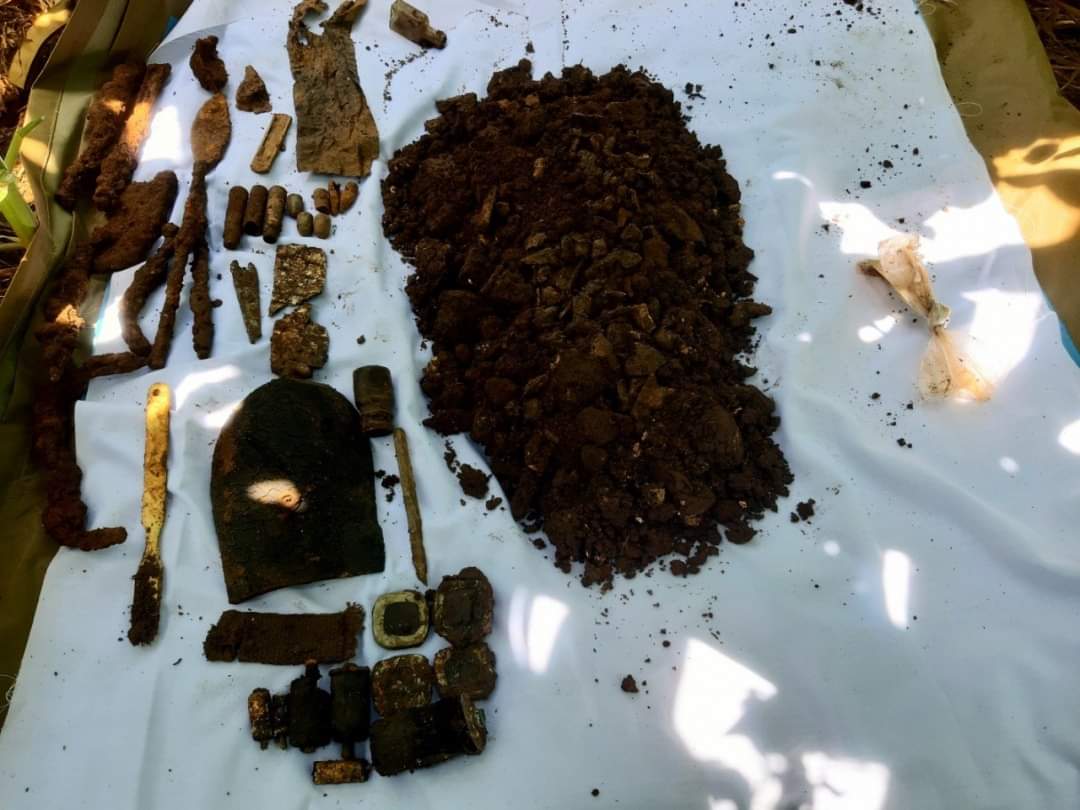 Các di vật được tìm thấy tại một mộ phần của liệt sĩ hi sinh tại Đắk Lắk. Ảnh: Hữu Long