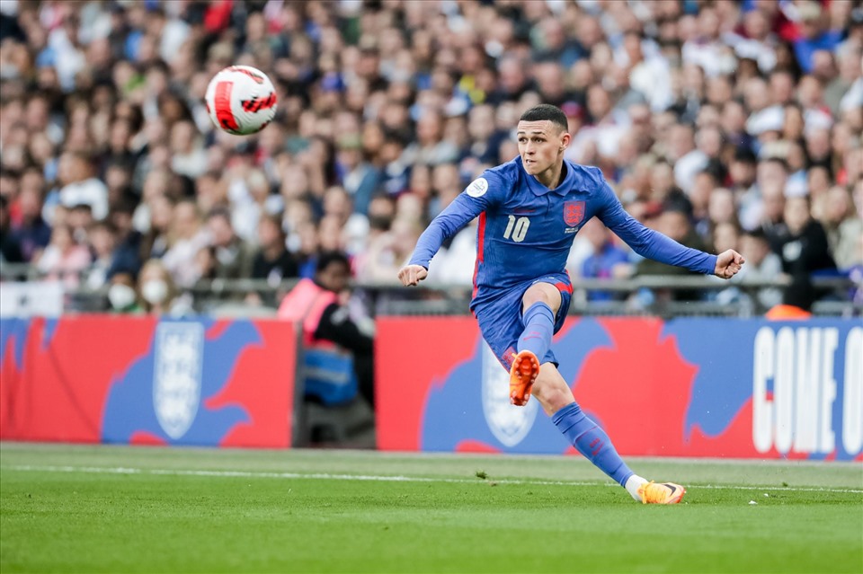 Phil Foden rất hay nhưng để dùng được không phải chuyện dễ dàng. Ảnh: AFP