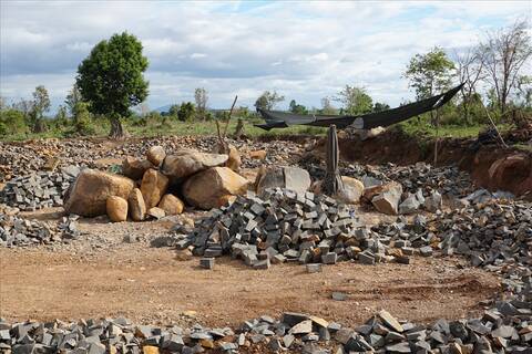 Việc khai thác đá lậu vẫn còn xảy ra tại một số nơi ở huyện Chư Sê. Ảnh: Thanh Tuấn 