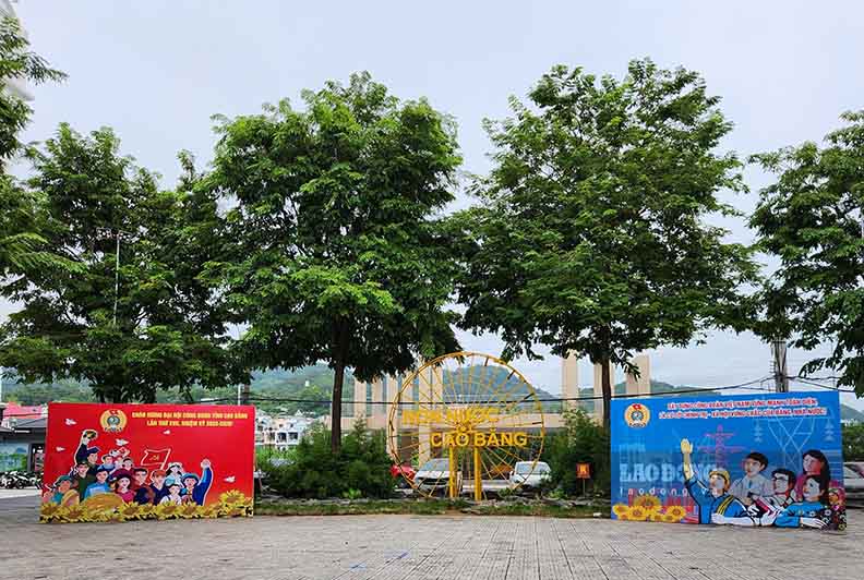 Banner chào mừng tại trung tâm văn hoá, phố đi bộ Kim Đồng. Ảnh: Tân Văn.