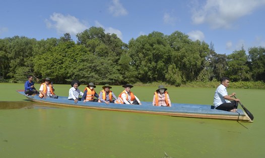 Lãnh đạo tỉnh Tiền Giang đi khảo sát khu bảo tồn sinh thái vùng Đồng Tháp Mười.