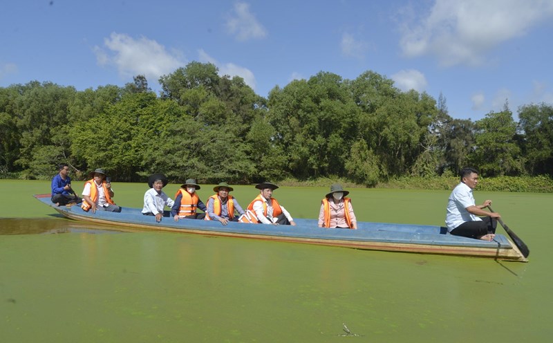 Lãnh đạo tỉnh Tiền Giang đi khảo sát khu bảo tồn sinh thái vùng Đồng Tháp Mười.