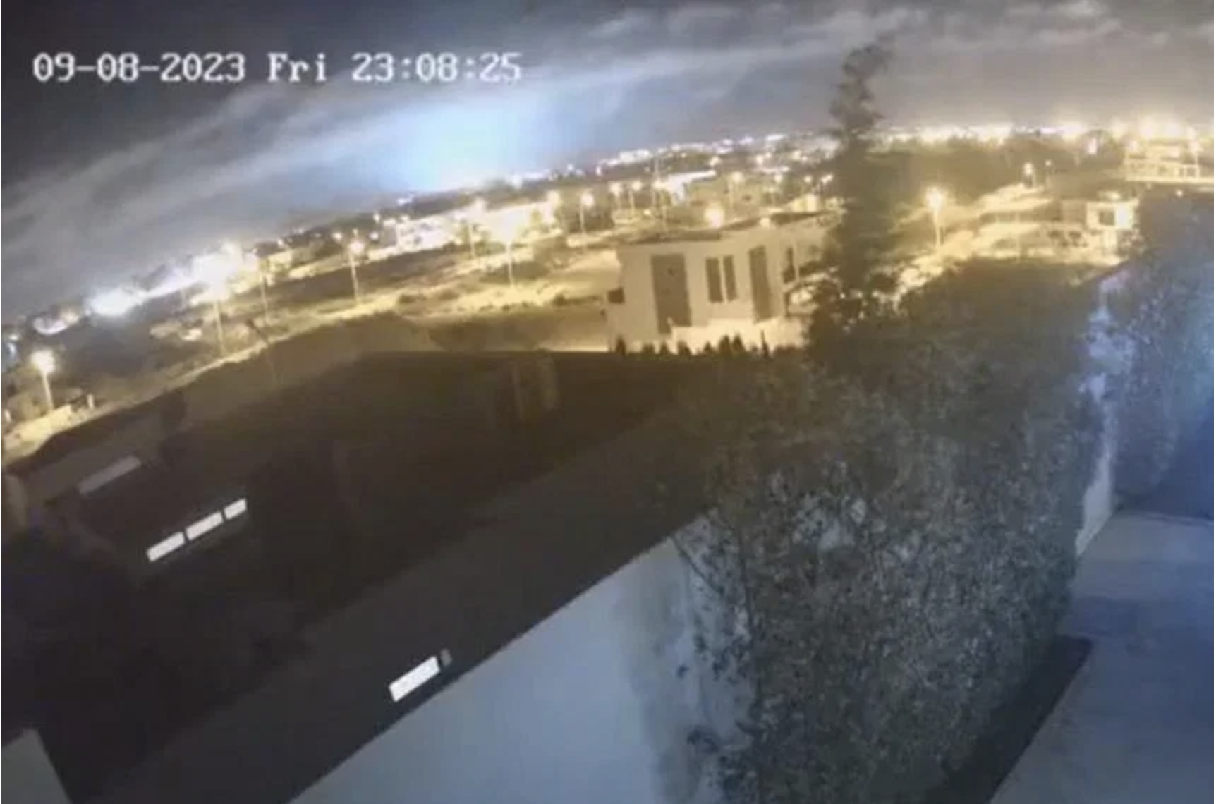 Ánh sáng chói loà trong động đất Morocco được gọi là ánh sáng động đất. Ảnh chụp màn hình