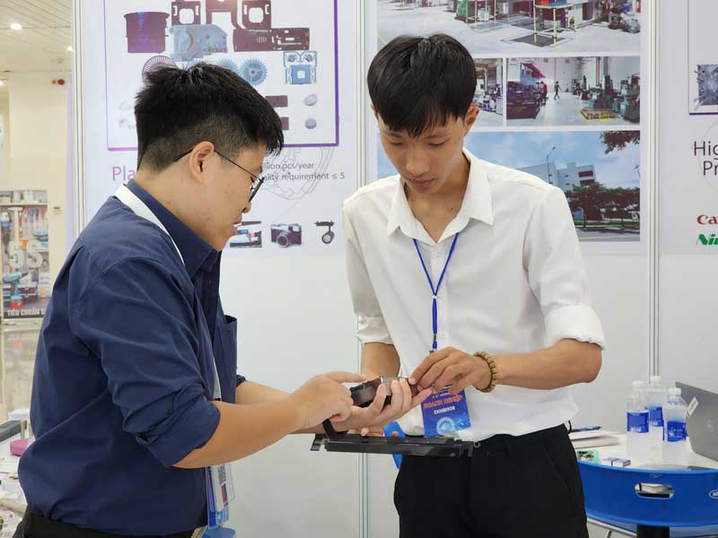 Công nghiệp chế tạo Việt Nam gặp khó về nguyên liệu, thương hiệu khi bước vào chuỗi cung ứng toàn cầu. Ảnh: Thùy Trang