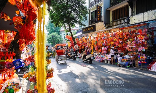 Hà Nội phân luồng giao thông phục vụ Lễ hội Trung thu phố cổ năm 2023. Ảnh: Hải Nguyễn