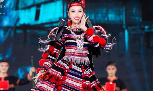 Cà kheo là trang phục văn hoá dân tộc được Á hậu Ngọc Hằng mang đến Miss Intercontinental 2023. Ảnh: SV.
