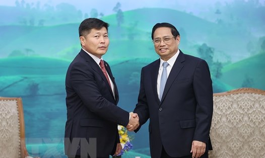 Thủ tướng Phạm Minh Chính tiếp Bộ trưởng Tư pháp và Nội vụ Mông Cổ Khishgee Nyambaatar. Ảnh: TTXVN