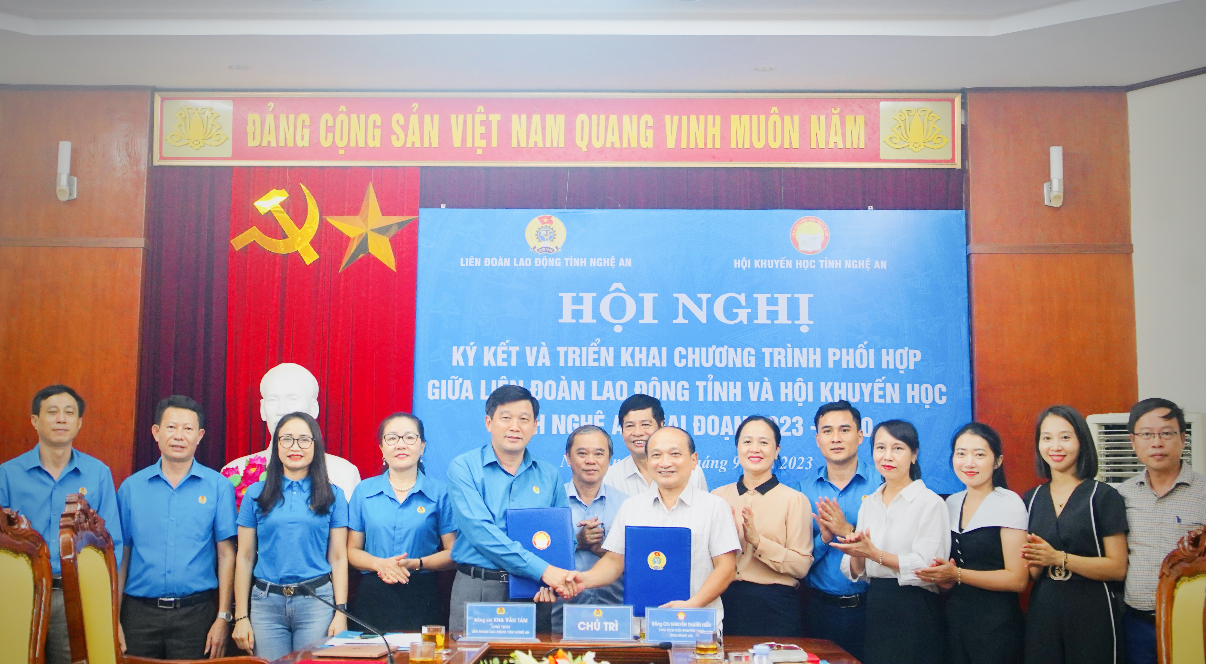 Toàn cảnh buổi kí kết. Ảnh: Quỳnh Trang
