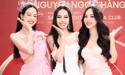 Top 3 Hoa hậu Việt Nam 2022 hội ngộ tại thảm đỏ buổi trao sash. Ảnh: BTC