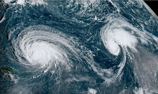 Bão Margot (trái) và bão Lee đang hoạt động trên Đại Tây Dương. Ảnh: NOAA