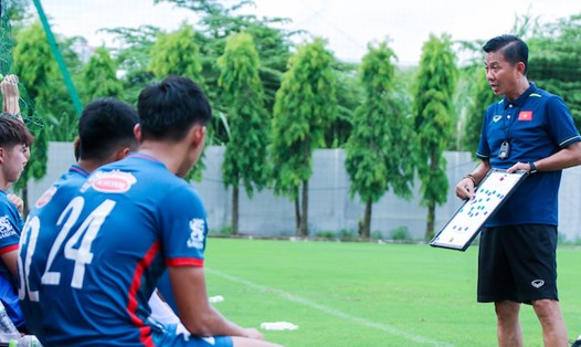 Huấn luyện viên Hoàng Anh Tuấn có đầy đủ lực lượng dự ASIAD 19. Ảnh: VFF