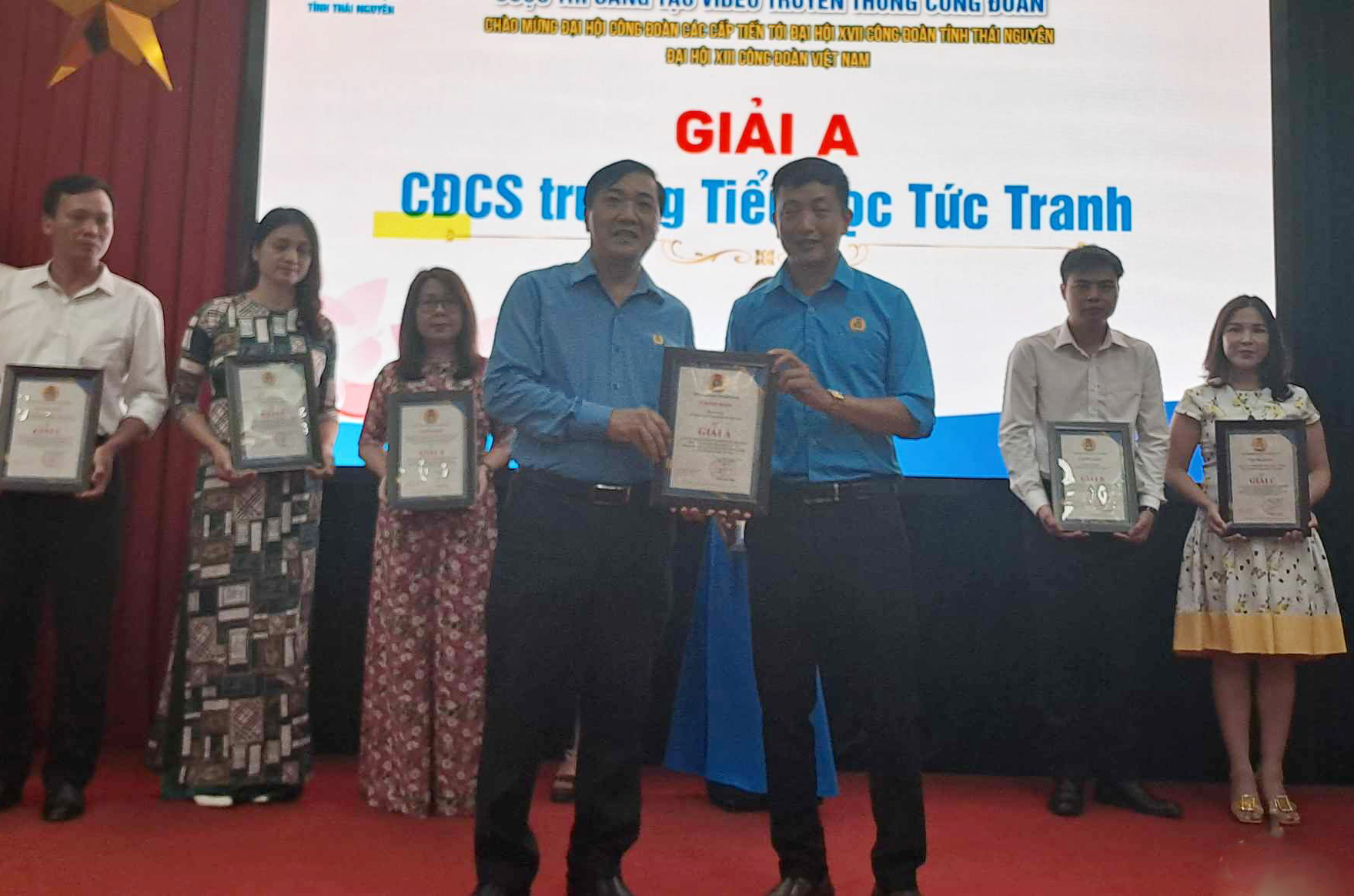 LĐLĐ tỉnh Thái Nguyên trao giải cuộc thi sáng tạo video chào mừng Đại hội công đoàn các cấp. Ảnh: Minh Hạnh 