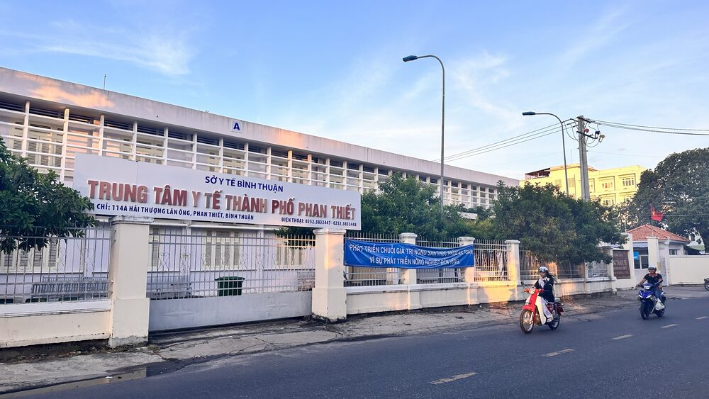 Phía trước Trung tâm Y tế TP Phan Thiết. Ảnh: Duy Tuấn