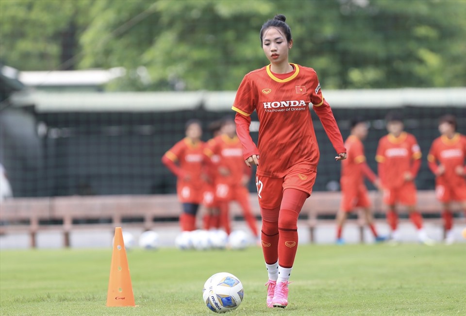 Trần Thị Duyên là một trong 11 cầu thủ sinh sau năm 2000 của đội tuyển nữ Việt Nam. Ảnh: Hoài Thu