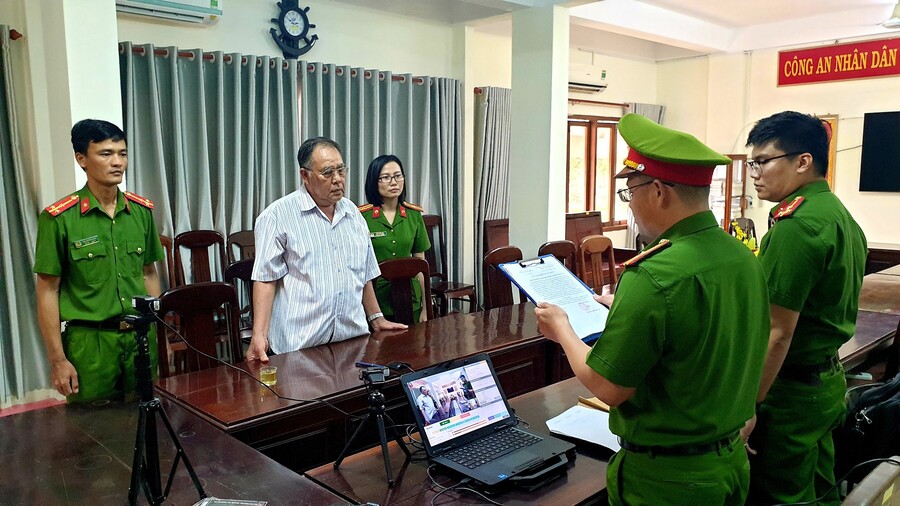 Công an tỉnh Phú Yên thi hành quyết định khởi tố đối với ông