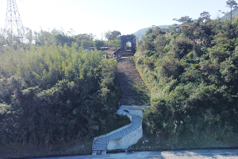 Di tích Hoành Sơn quan. Ảnh: Đức Tuấn.