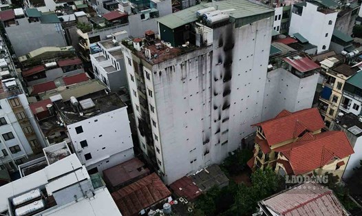 Tòa chung cư mini nằm sâu trong hẻm 29/70 Khương Hạ (quận Thanh Xuân, TP Hà Nội) vừa xảy ra cháy lớn làm nhiều người chết. Ảnh: Hải Nguyễn.
