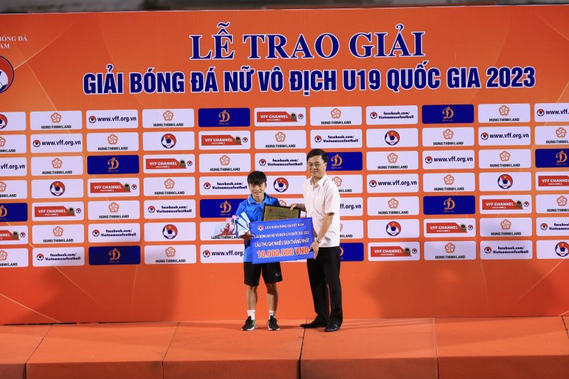 “Vua phá lưới” thuộc về Ngọc Minh Chuyên (số 8 của đội U19 nữ Thái Nguyên T&T). Ảnh: VFF
