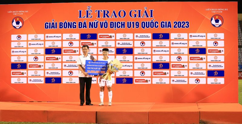 Cầu thủ sắc nhất giải thuộc về Vũ Thị Hoa (số 6 đội U19 nữ Phong Phú Hà Nam). Ảnh: VFF