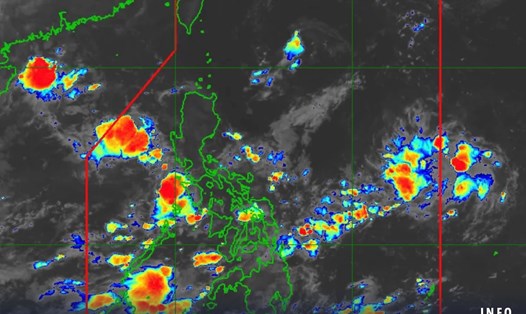 Rãnh áp thấp trong khu vực trách nhiệm của Philippines (khung màu đỏ) đang gây mưa giông ở khắp đất nước. Ảnh: PAGASA