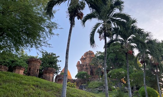 Địa phương vừa ban hành quy chế thu chi tiền công đức tại di tích Tháp bà Ponagar, TP Nha Trang, Khánh Hòa. Ảnh: Hữu Long