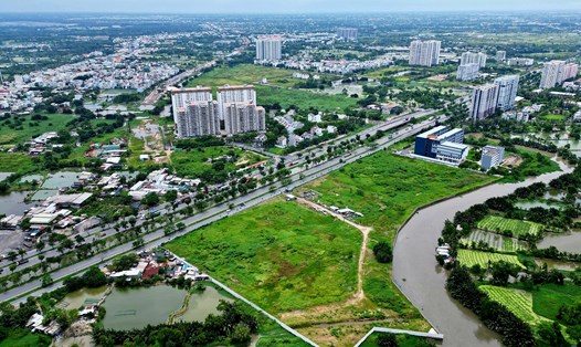 Điểm cuối của dự án cầu, đường Bình Tiên tại đường Nguyễn Văn Linh (huyện Bình Chánh). Ảnh: Hữu Chánh