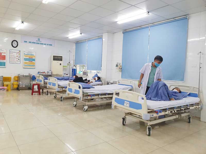Các du khách bị ngộ độc được cấp cứu, điều trị kịp thời. Ảnh: Bệnh viện 199