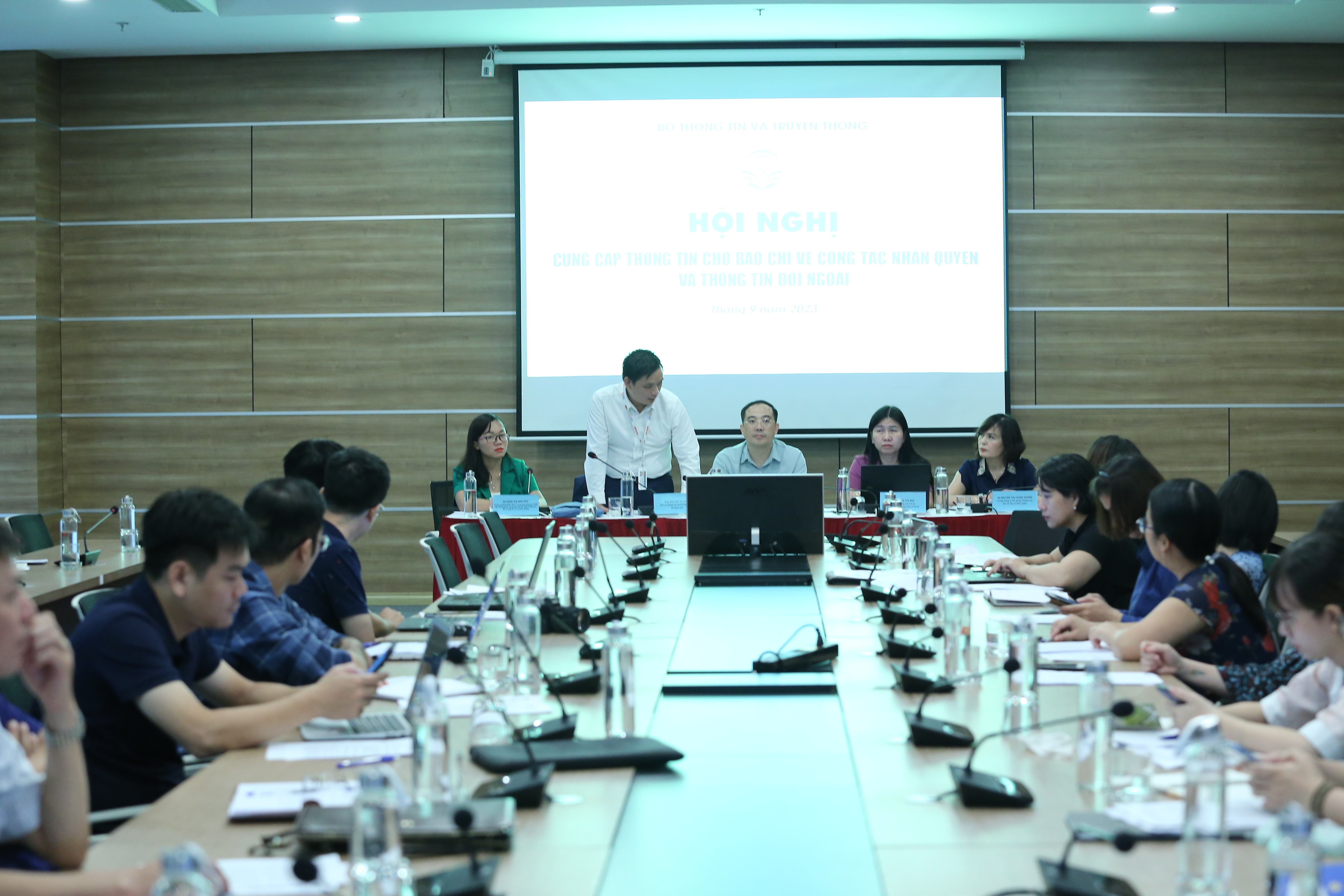 Quang cảnh buổi hội nghị. Ảnh: Vĩnh Hoàng