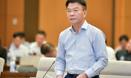 Bộ trưởng Bộ Tư pháp Lê Thành Long tại phiên họp thứ 26 của Ủy ban Thường vụ Quốc hội. Ảnh: Phạm Đông