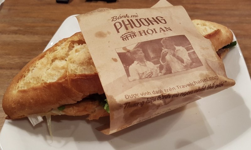 Bánh mì Phượng vươn ra thế giới sau khi đầu bếp nổi tiếng Anthony Bourdain quay chương trình “Anthony Bourdain: No Reservations” trên kênh Travel Channel (Mỹ). Ảnh Hoàng Bin