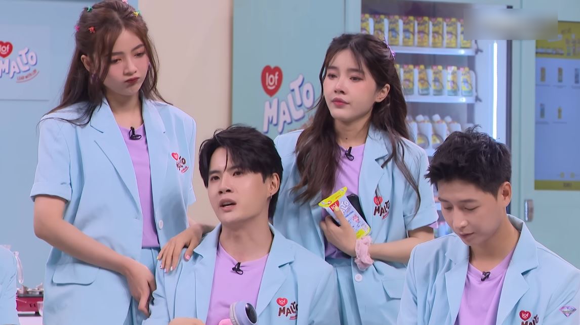 Các nghệ sĩ chia sẻ về hoàn cảnh gia đình. Ảnh: Bee

