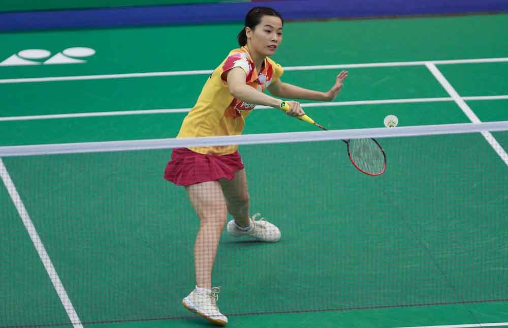 Sau khi thắng 2-1 trước Vũ Thị Trang ở vòng 1, chiều nay (14.9), tay vợt Nguyễn Thùy Linh (hạng 27 thế giới) bước vào vòng 1/8 giải cầu lông Vietnam Open 2023 gặp vận động viên sinh năm 2001 Vũ Thị Anh Thư (hạng 124 thế giới).