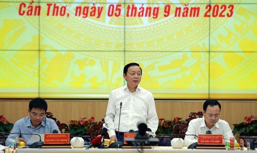 Phó Thủ tướng Trần Hồng Hà tại cuộc làm việc về bảo đảm nguồn vật liệu cho các dự án giao thông khu vực đồng bằng sông Cửu Long. Ảnh: VGP