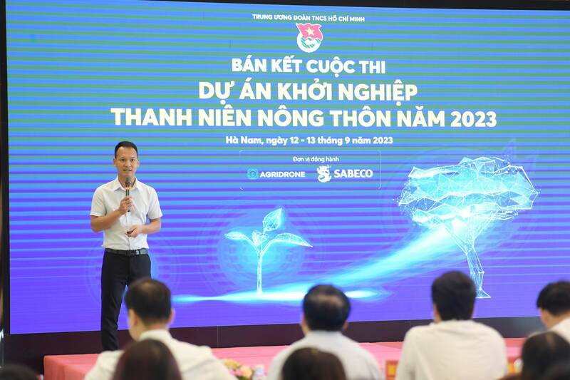 1. Thanh niên khởi nghiệp trình bày về ý tưởng và mô hình kinh doanh tại vòng bán kết khu vực miền bắc Cuộc thi “Dự án khởi nghiệp thanh niên nông thôn” năm 2023