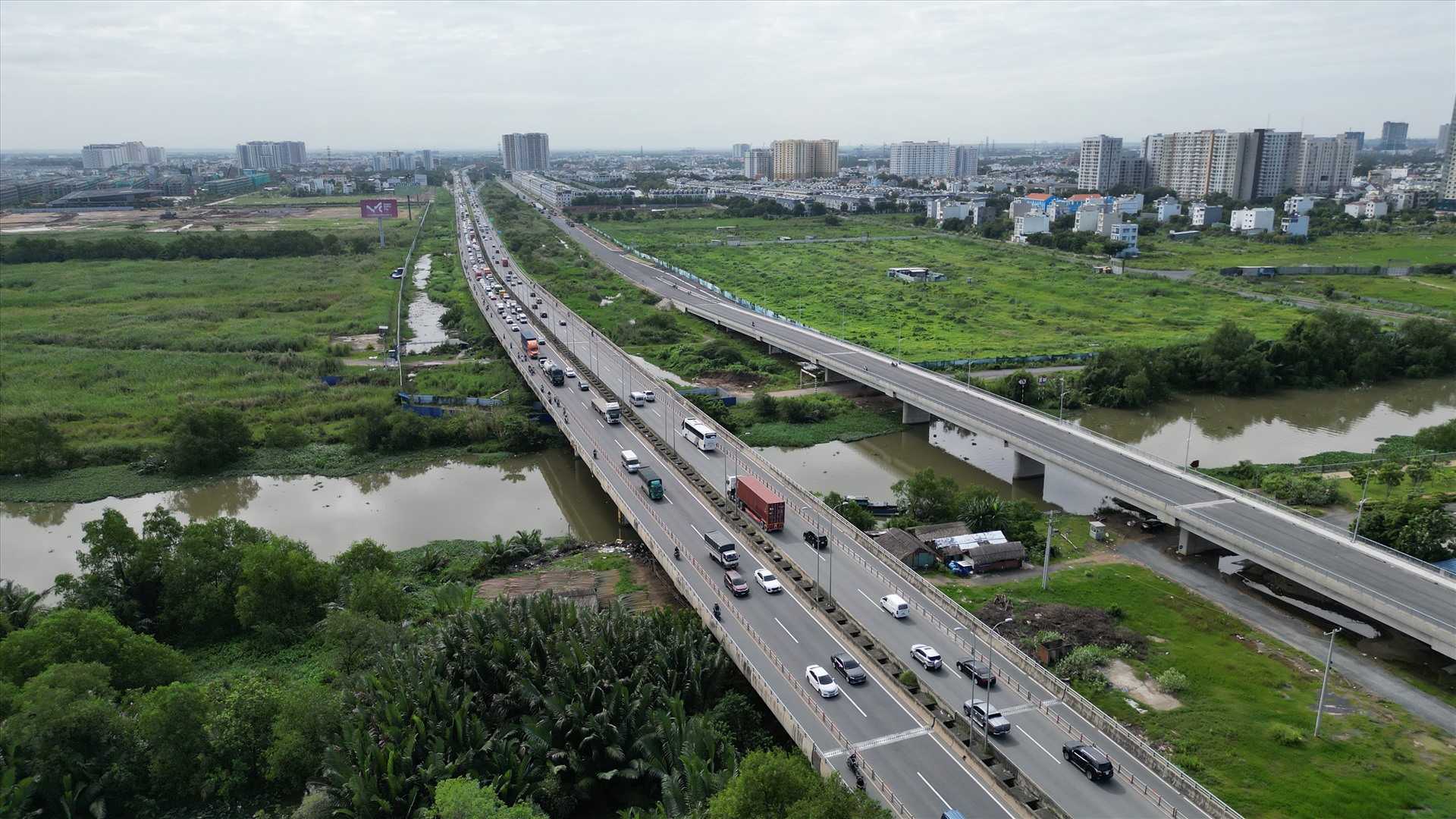 Đoạn đường song hành cao tốc TPHCM - Long Thành - Dầu Giây sẽ thông xe ngày 17.9.  Ảnh: Hữu Chánh