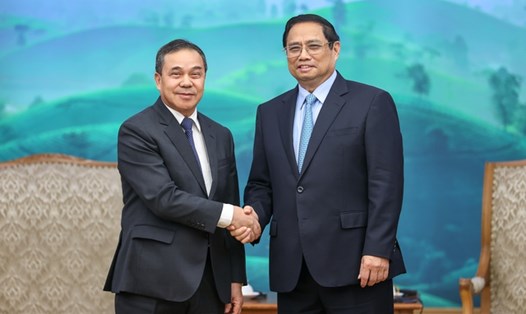 Thủ tướng Chính phủ Phạm Minh Chính tiếp Đại sứ Lào tại Việt Nam Sengphet Houngboungnuang. Ảnh: VGP