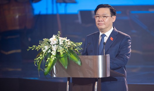 Chủ tịch Quốc hội Vương Đình Huệ phát biểu tại buổi chiêu đãi. Ảnh: Hồ Long