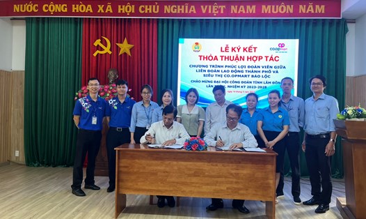 LĐLĐ TP.Bảo Lộc, tỉnh Lâm Đồng ký kết thỏa thuận hợp tác với Siêu thị Co.opmart Bảo Lộc. Ảnh: Đức Thiệm
