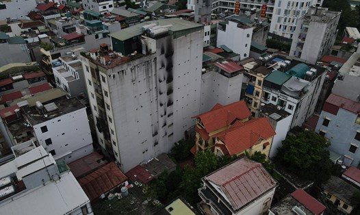 Tòa chung cư mini nằm sâu trong ngõ 29/70 Khương Hạ, Thanh Xuân (Hà Nội) vừa xảy ra cháy lớn làm nhiều người chết. Ảnh: Hải Nguyễn