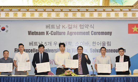 Lễ ký kết hợp tác chung giữa 5 trường cao đẳng tại Việt Nam và phía Hàn Quốc. Ảnh: BTC