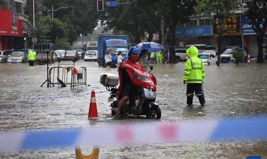 Mưa bão gây ngập lụt ở Quảng Châu, tỉnh Quảng Đông, miền nam Trung Quốc, ngày 8.9.2023. Ảnh: Xinhua