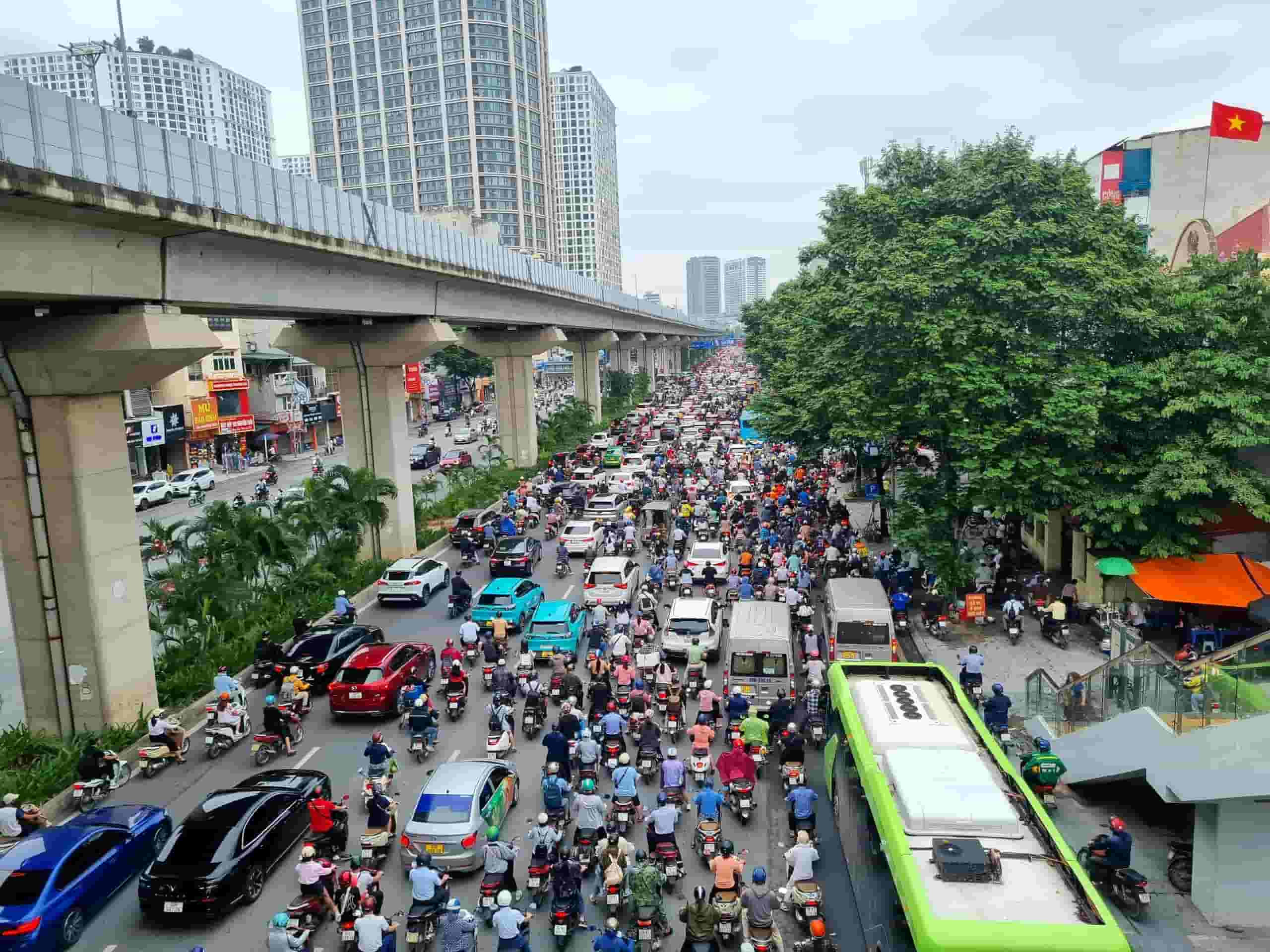 Tuyến đường Nguyễn Trãi hướng đi từ Hà Đông xảy ra ùn tắc nghiêm trọng.