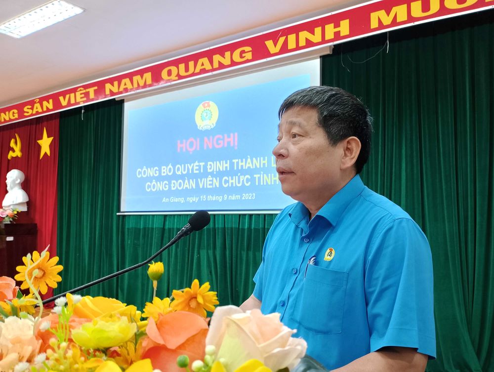 Phó Chủ tịch Thường trực Công đoàn Việt Nam Nguyễn Văn Đông phát biểu tại buổi lễ. Ảnh: Lâm Điền 