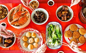 Mâm cỗ Tết Trung thu đầy "sơn hào hải vị" của người Trung Quốc